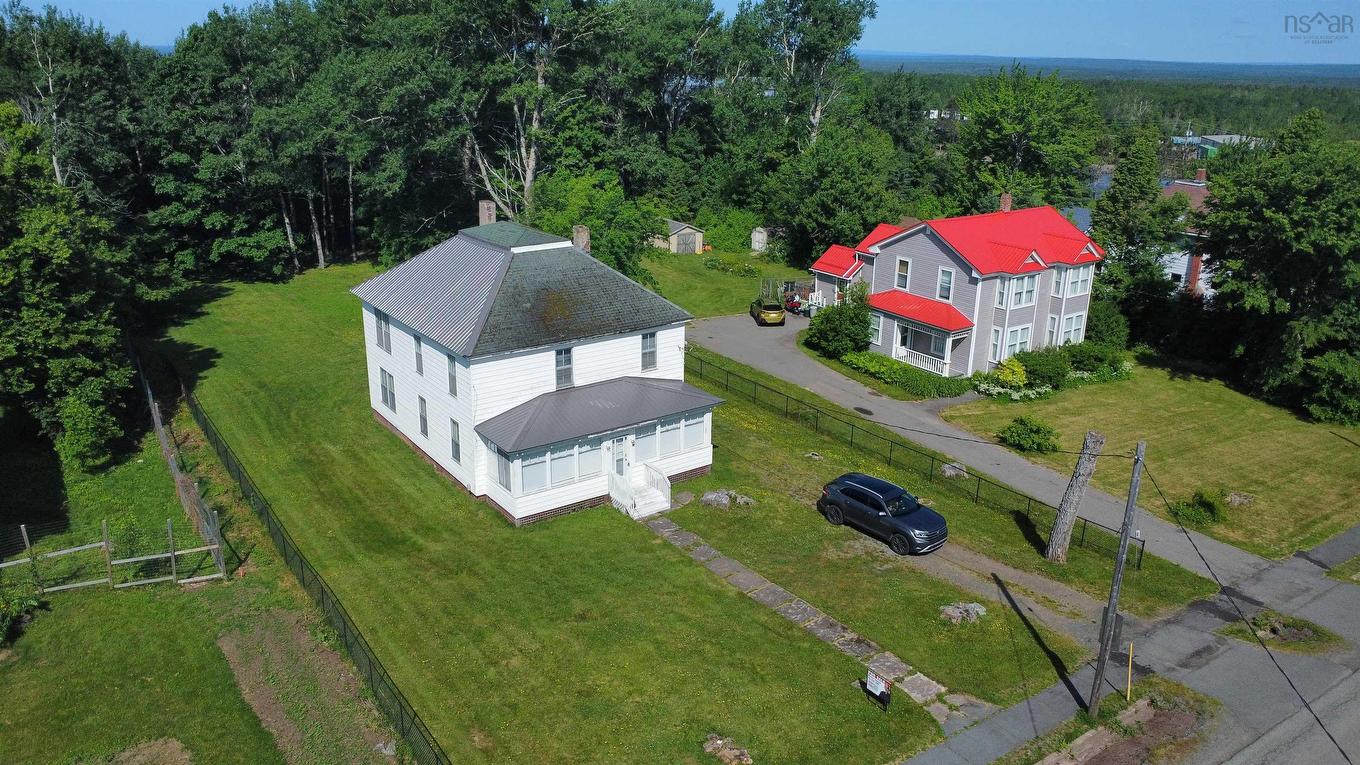 15 Mcdougal Street, Springhill, NS