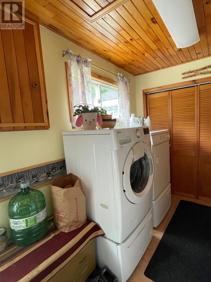 98 Whispering Pines, Batchewana, ON - Indoor Photo Showing Laundry Room