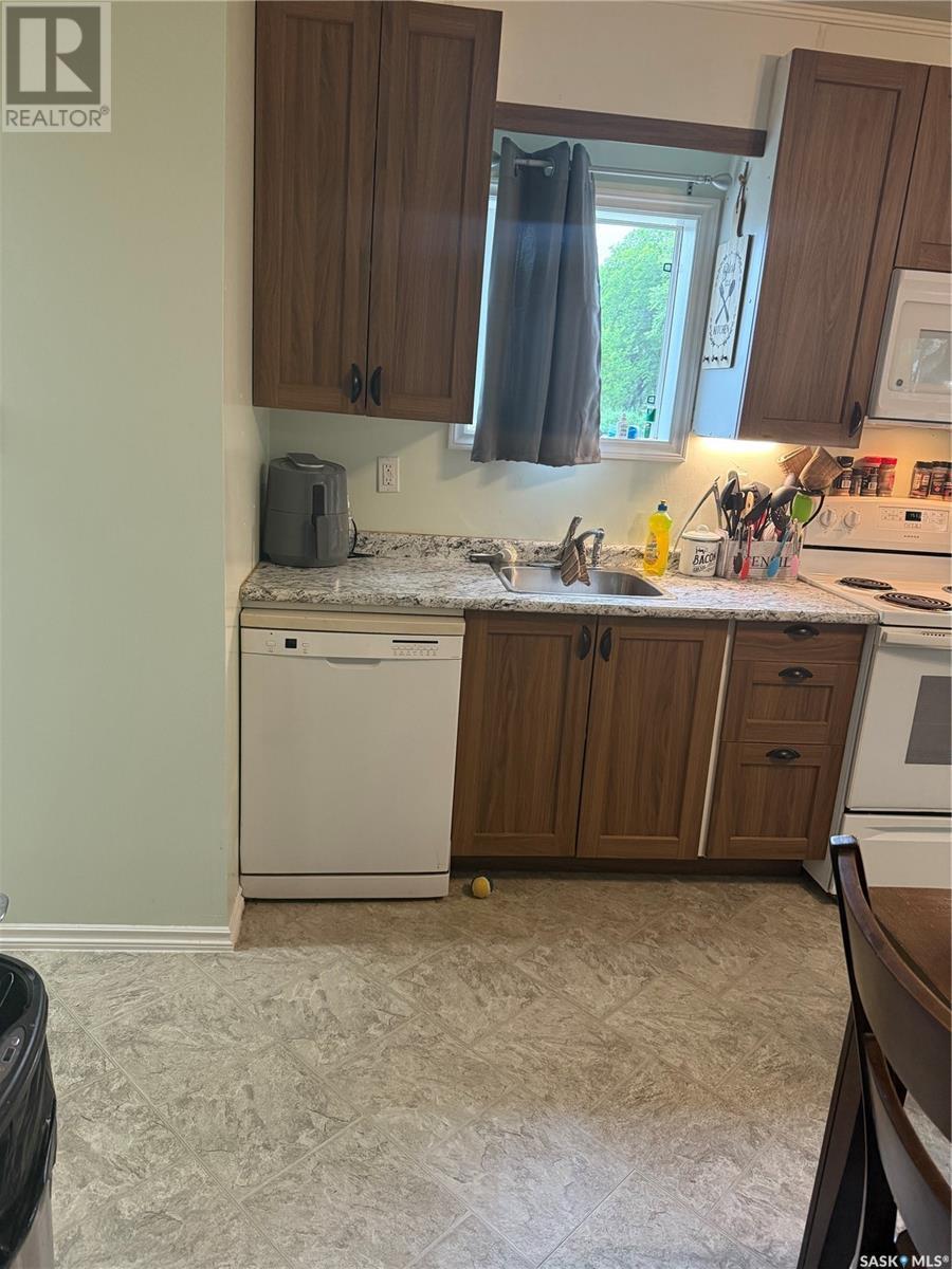 202 Maxwell Street, Kamsack, SK - Indoor Photo Showing Kitchen