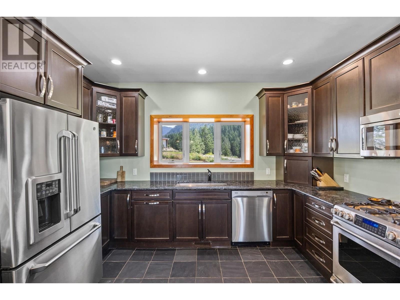 Kitchen - 365 Riverwind Drive, Chase, BC - Indoor Photo Showing Kitchen With Stainless Steel Kitchen With Upgraded Kitchen