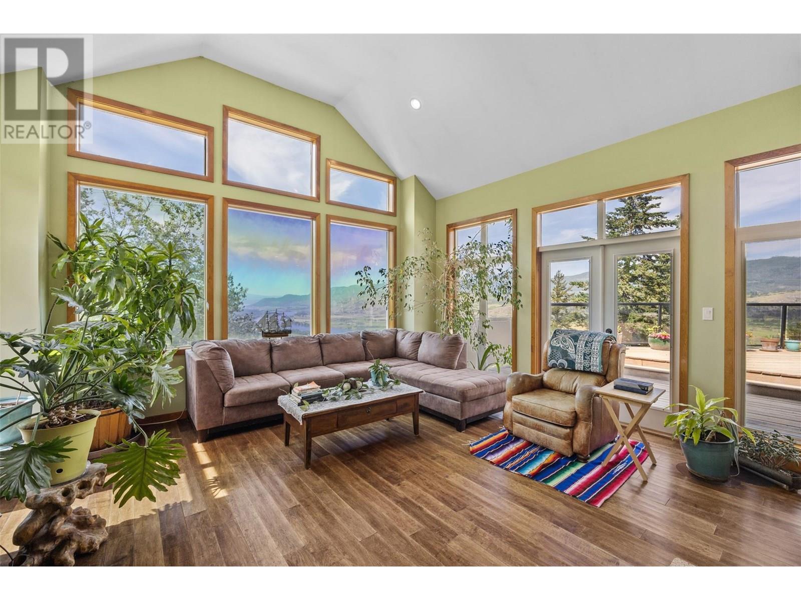 Living room - 365 Riverwind Drive, Chase, BC - Indoor Photo Showing Living Room