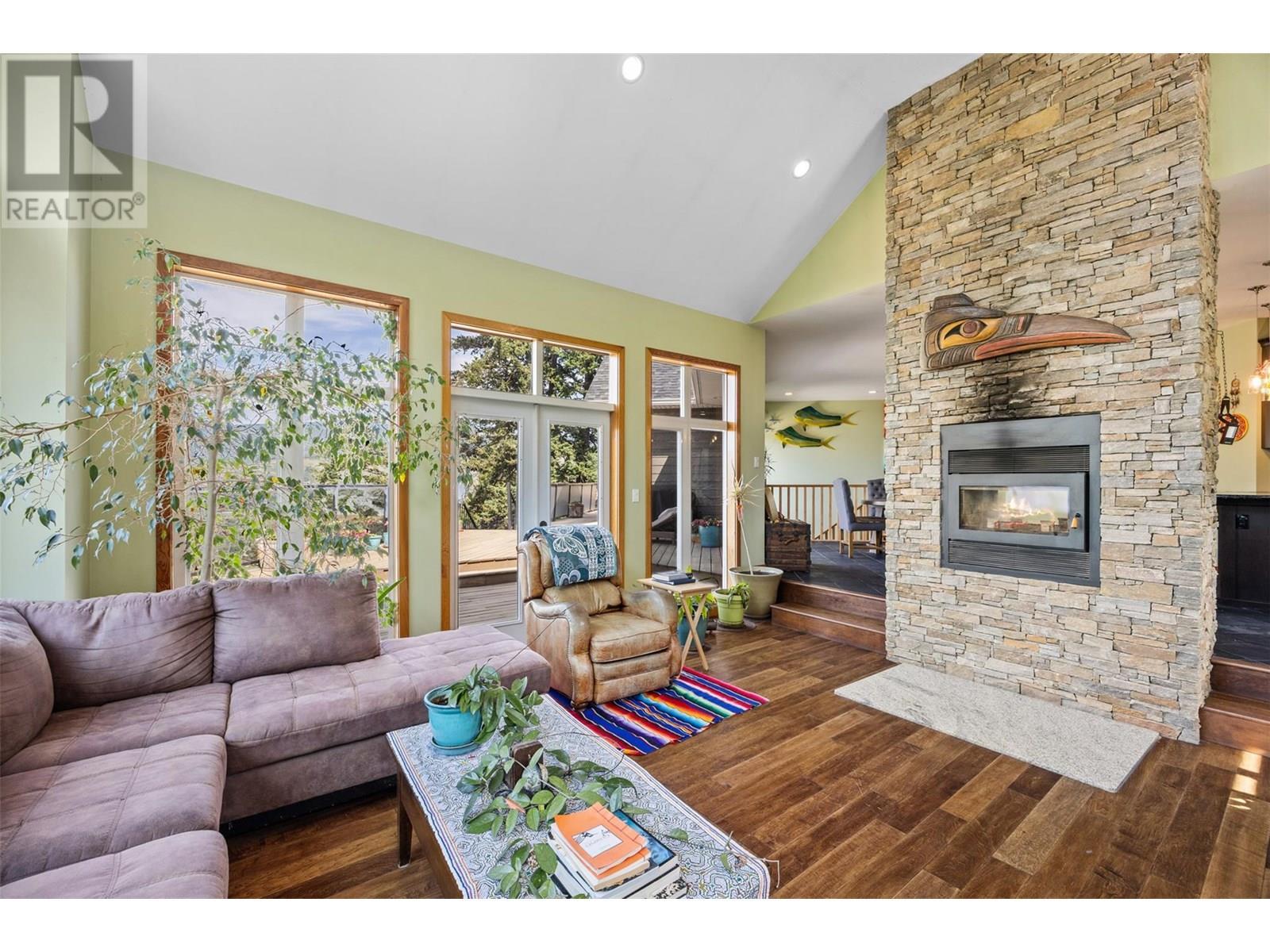 Living room - 365 Riverwind Drive, Chase, BC - Indoor Photo Showing Living Room With Fireplace