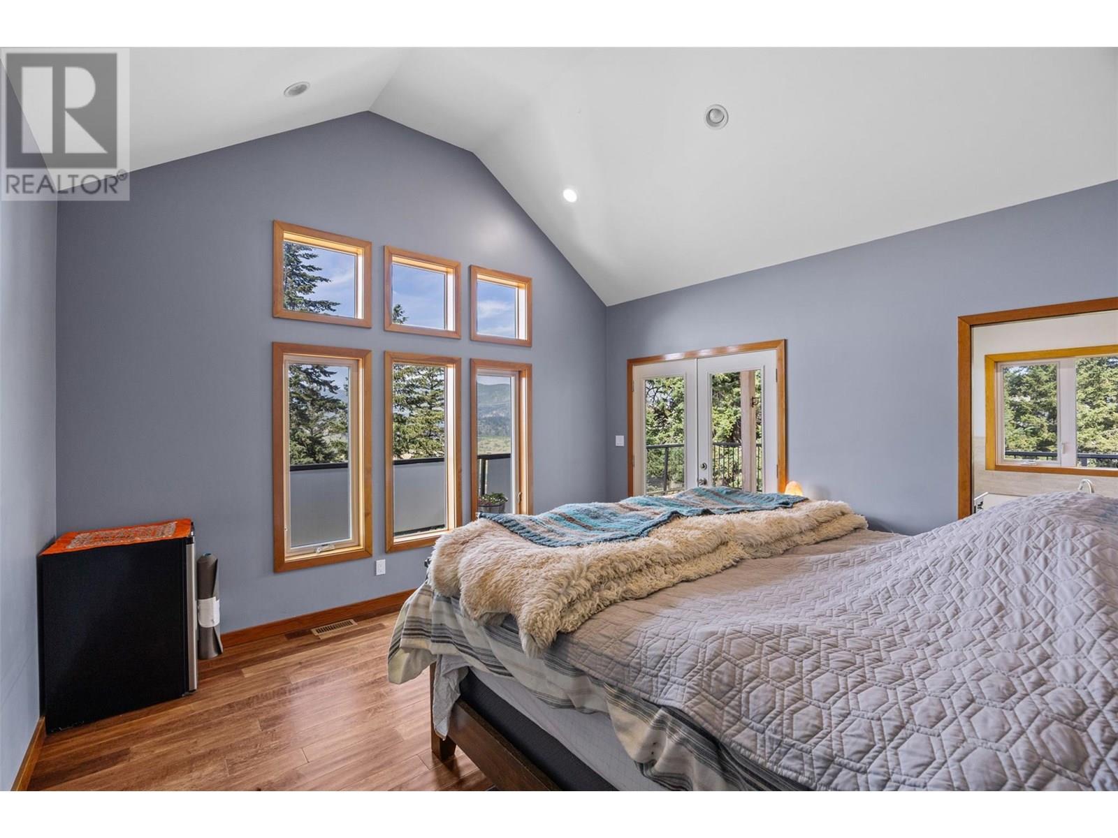 Master bedroom - 365 Riverwind Drive, Chase, BC - Indoor Photo Showing Bedroom