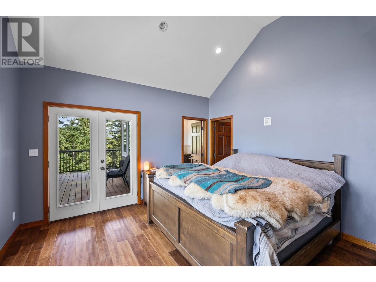 Master bedroom - 365 Riverwind Drive, Chase, BC - Indoor Photo Showing Bedroom