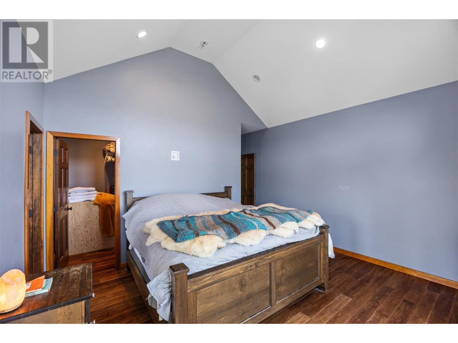 Master bedroom - 365 Riverwind Drive, Chase, BC - Indoor Photo Showing Bedroom