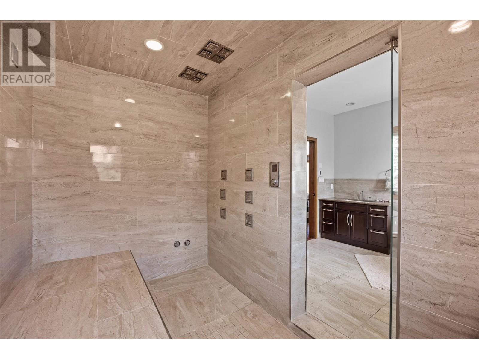 Ensuite shower - 365 Riverwind Drive, Chase, BC - Indoor Photo Showing Bathroom