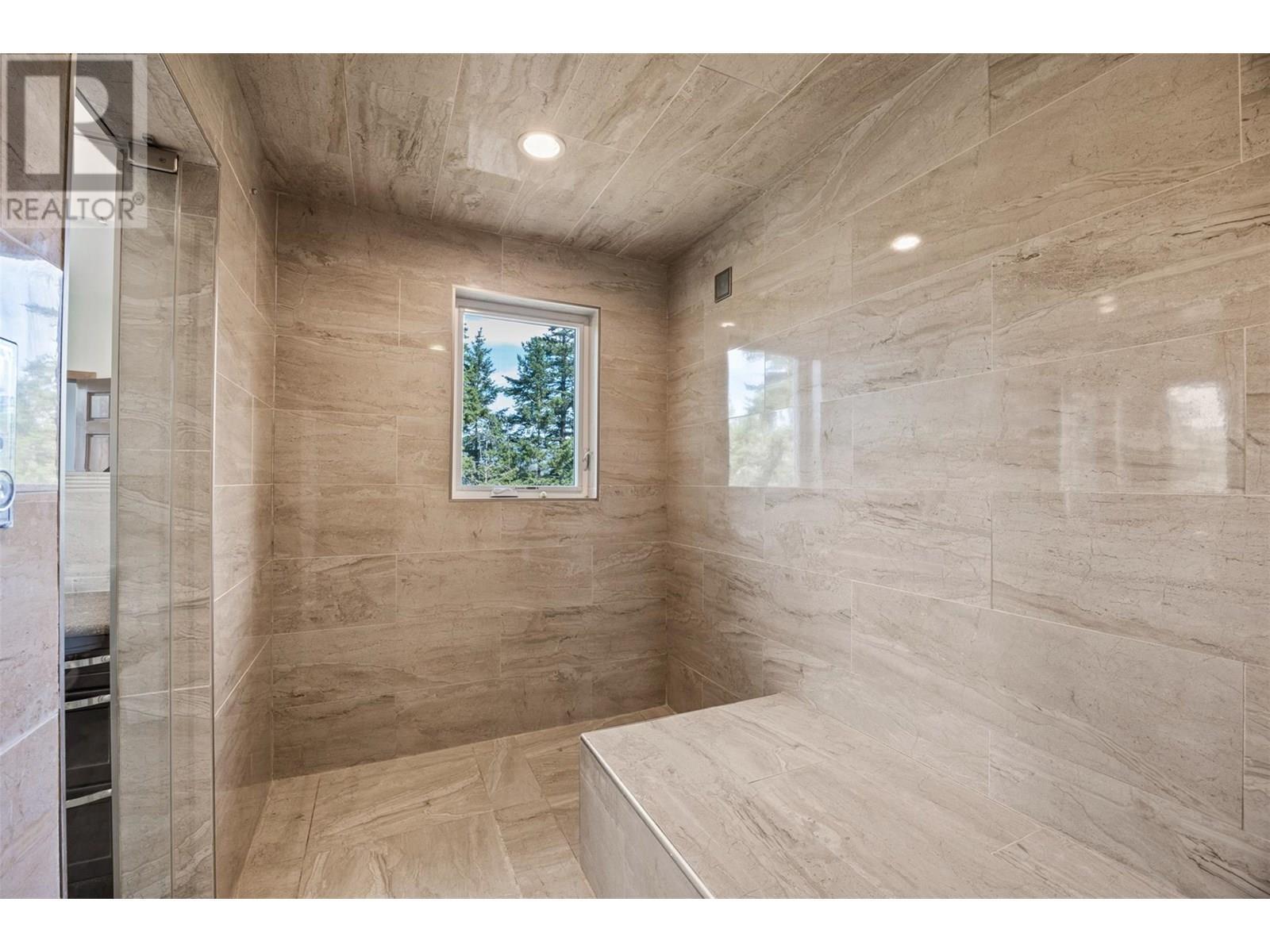 Ensuite shower - 365 Riverwind Drive, Chase, BC - Indoor Photo Showing Bathroom