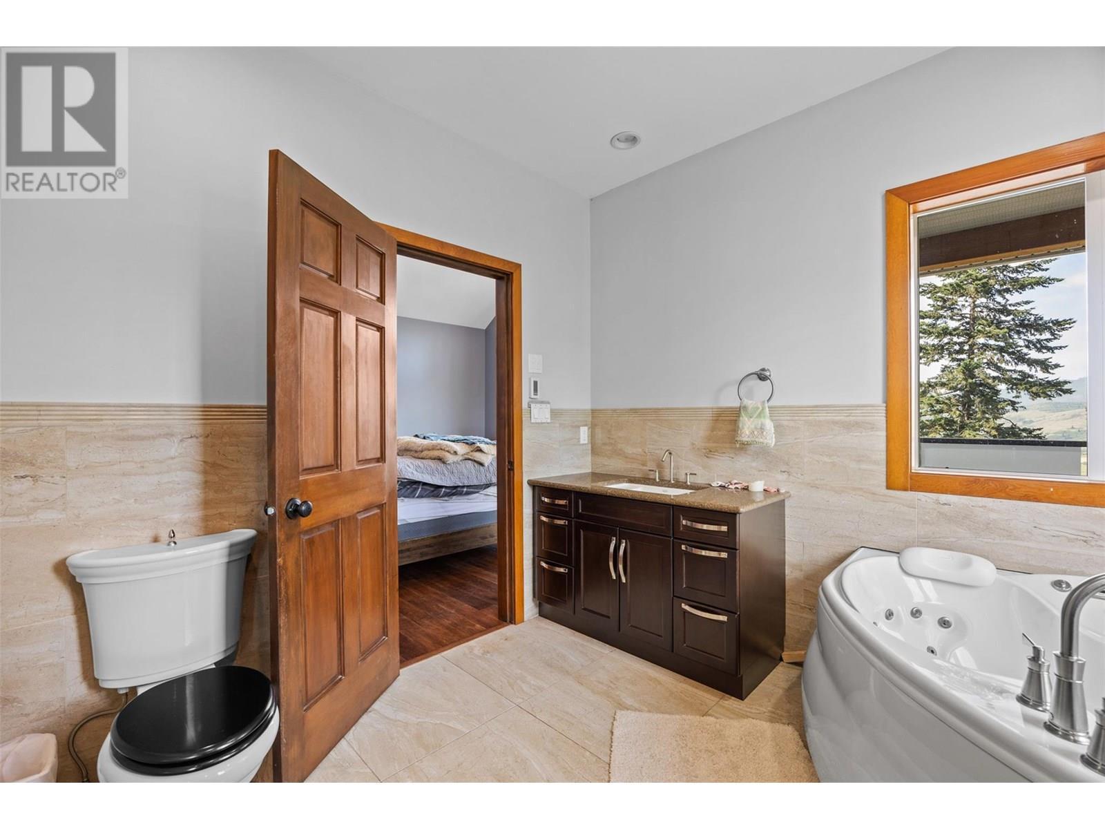 Ensuite - 365 Riverwind Drive, Chase, BC - Indoor Photo Showing Bathroom