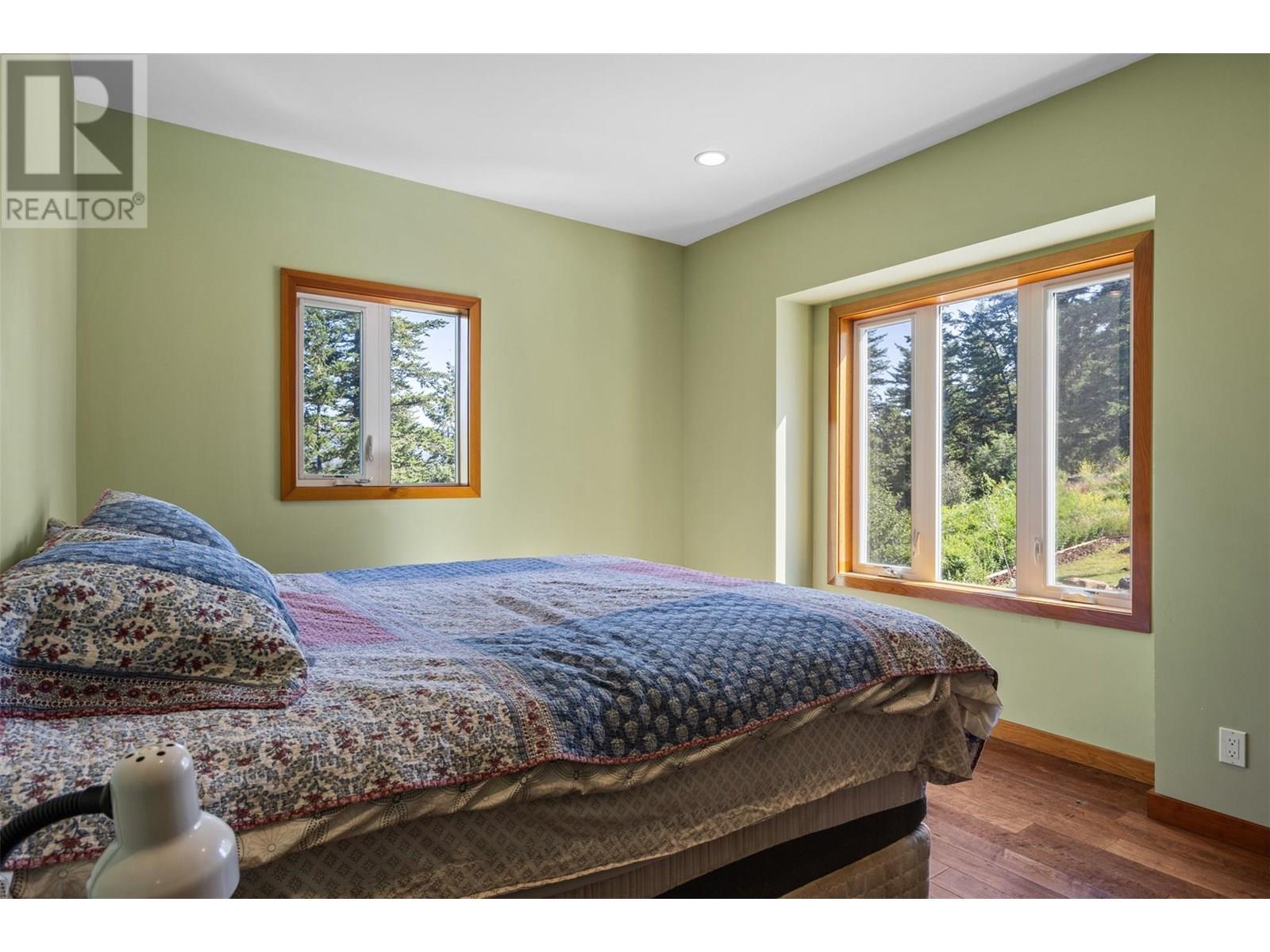 Main floor bedroom - 365 Riverwind Drive, Chase, BC - Indoor Photo Showing Bedroom
