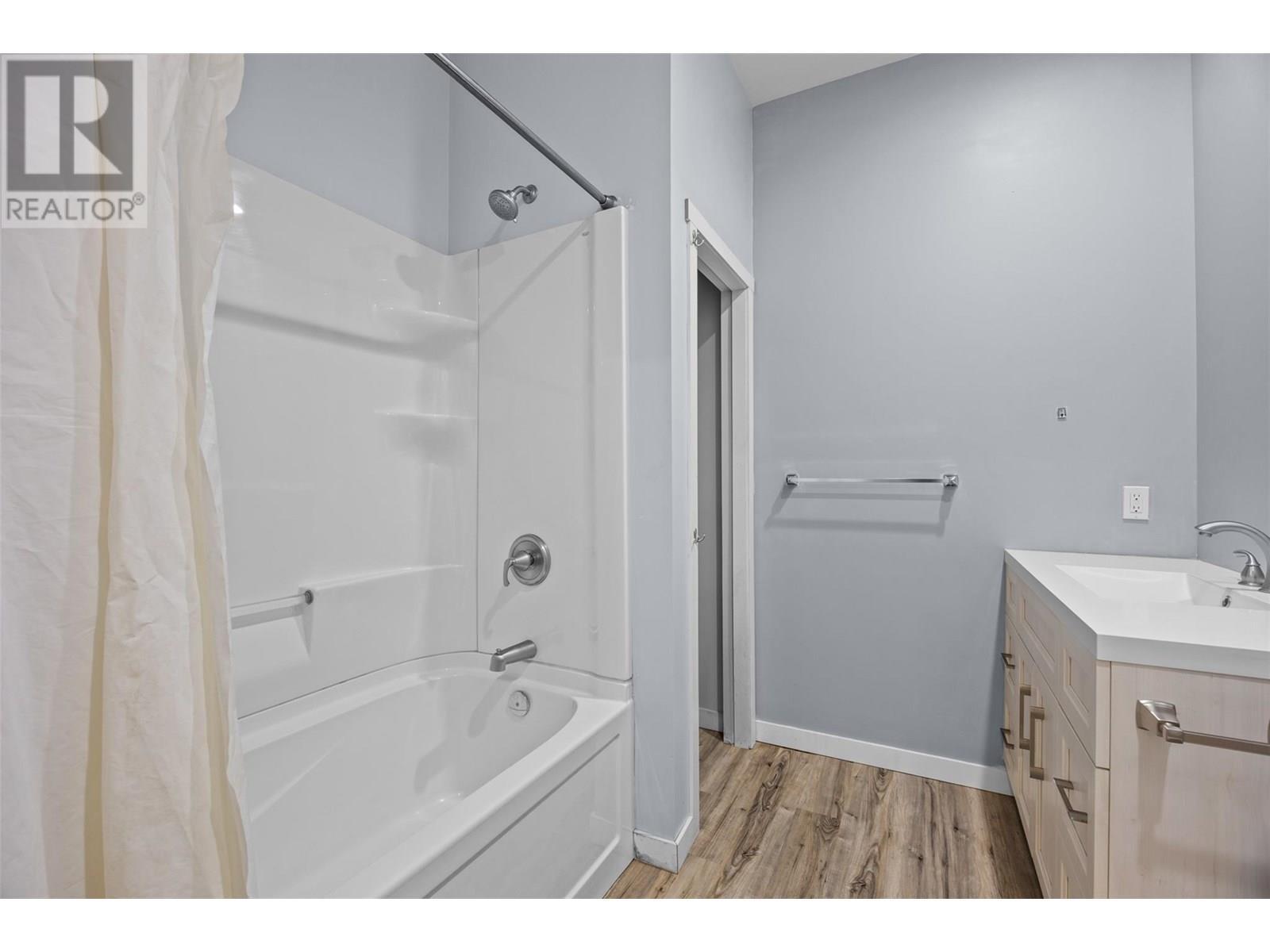 Basement bathroom - 365 Riverwind Drive, Chase, BC - Indoor Photo Showing Bathroom
