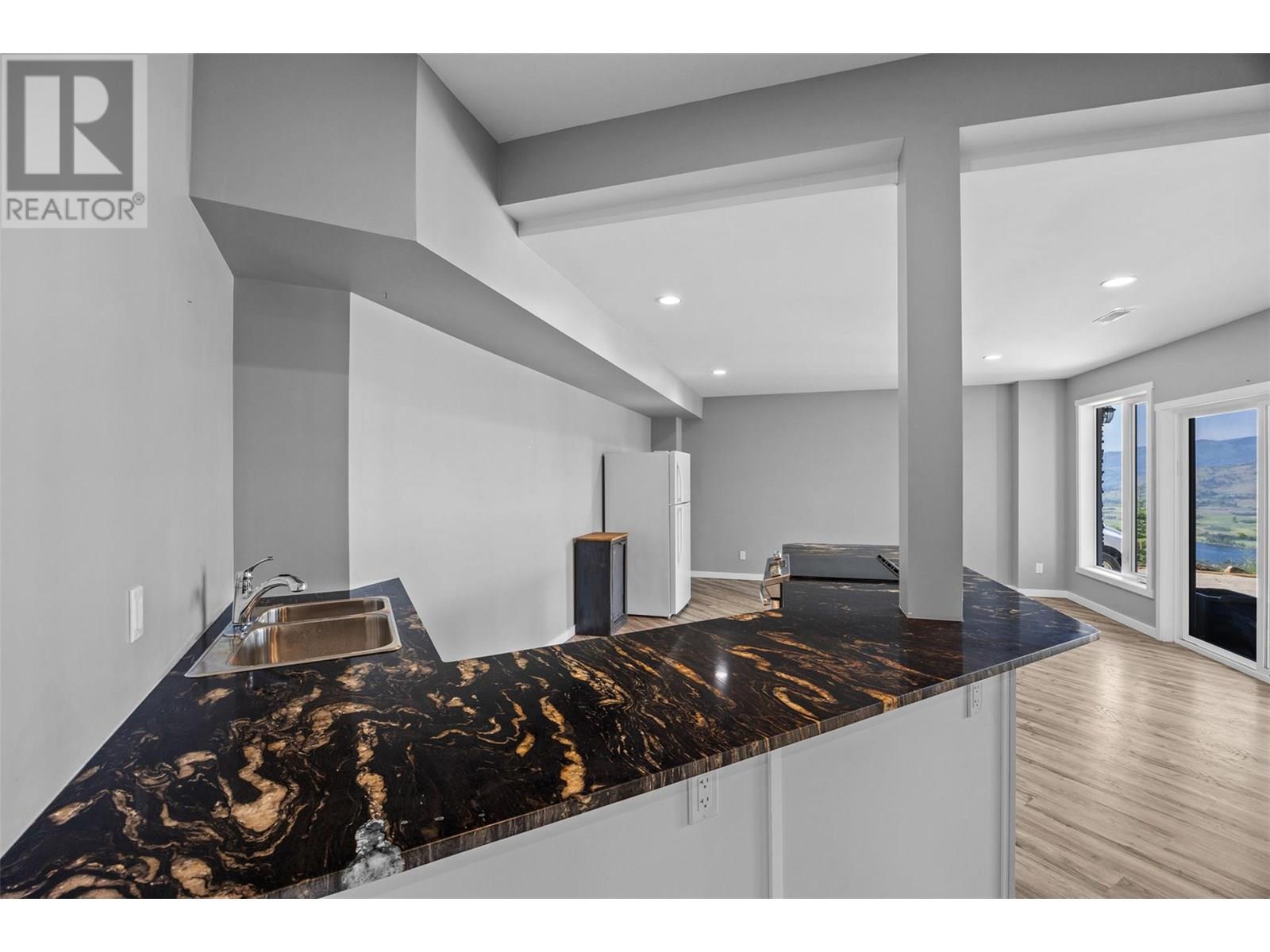 Basement Kitchen - 365 Riverwind Drive, Chase, BC - Indoor Photo Showing Kitchen