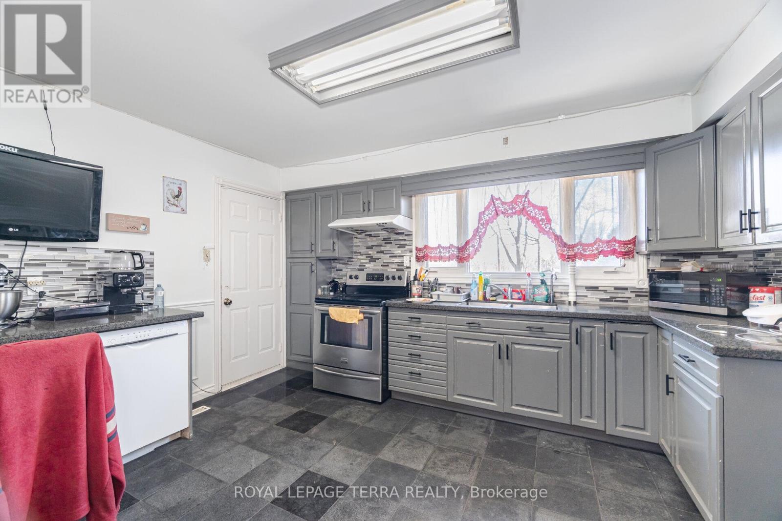 14457 Bramalea Road, Caledon, ON - Indoor Photo Showing Kitchen