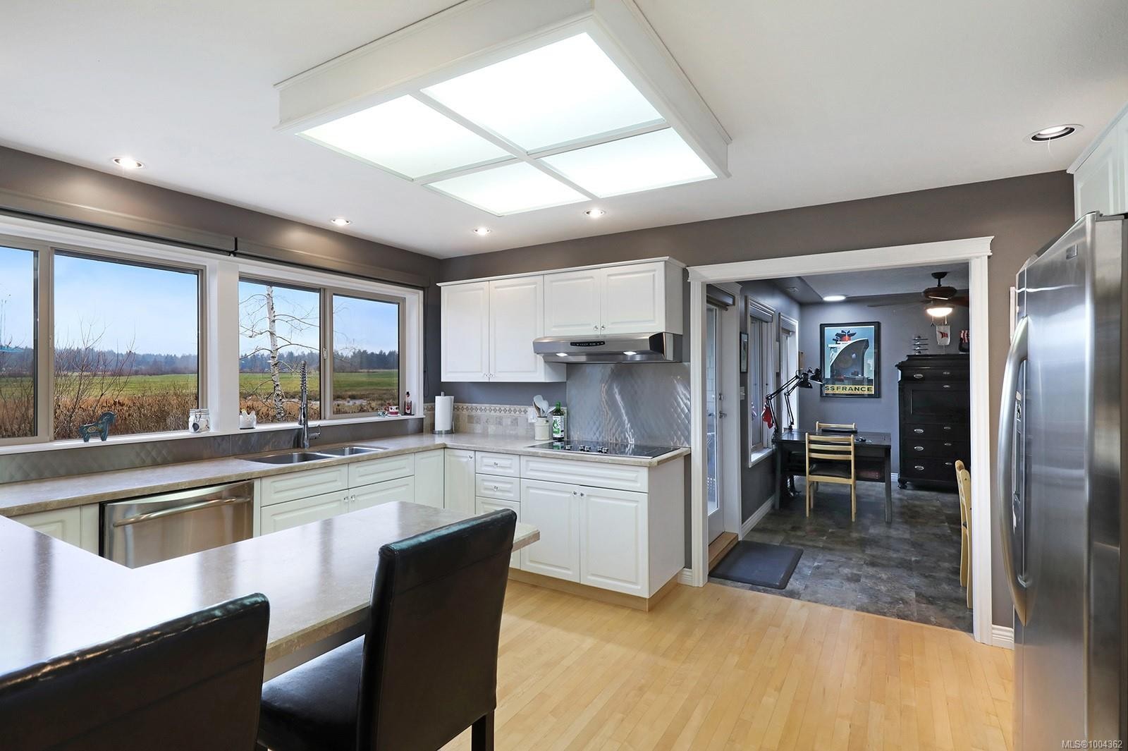 1675 Chester Pl, Comox, BC