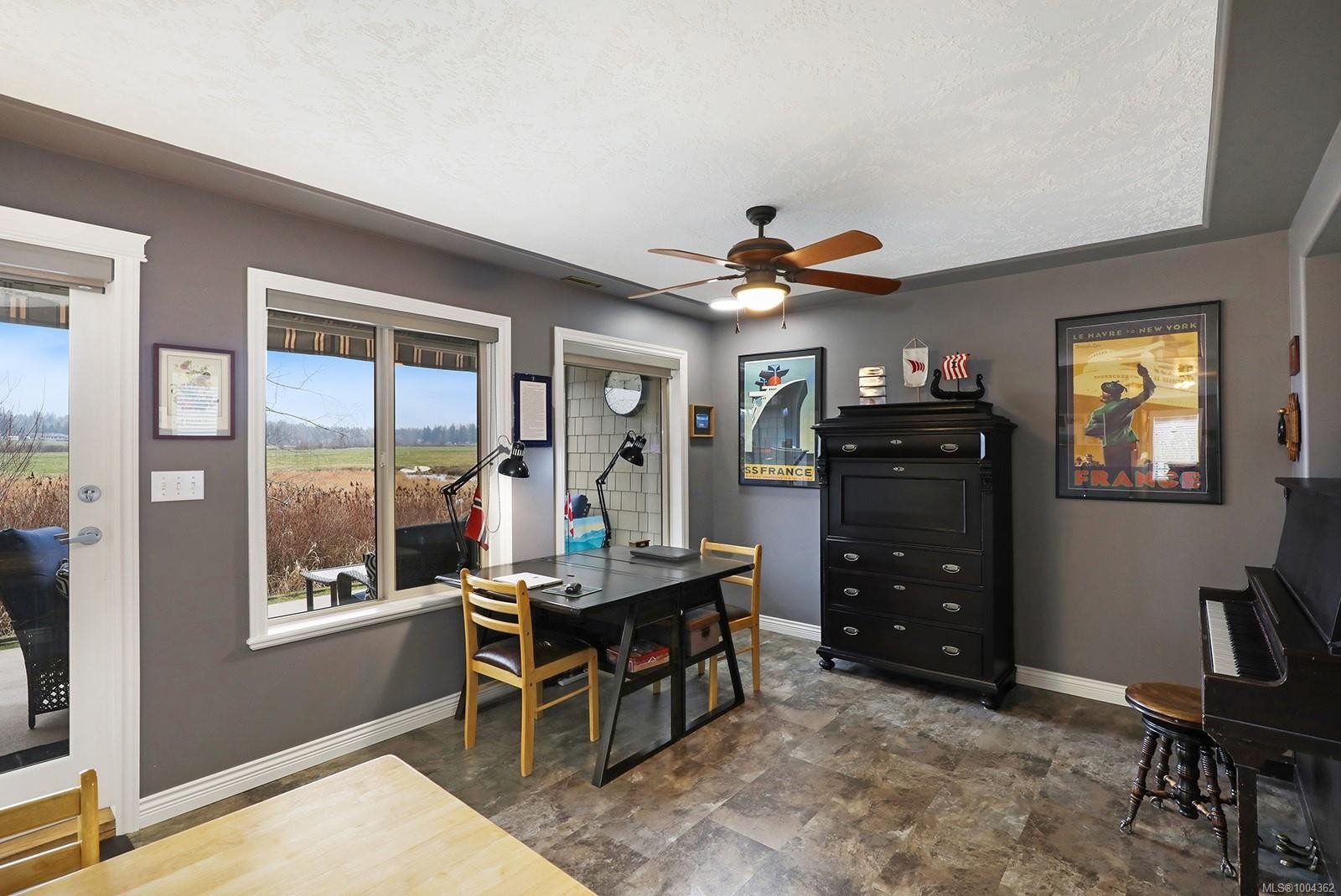 1675 Chester Pl, Comox, BC