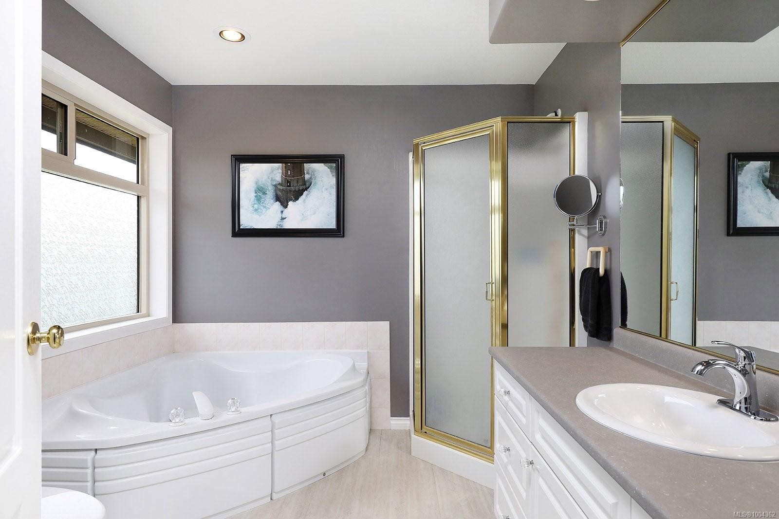 1675 Chester Pl, Comox, BC