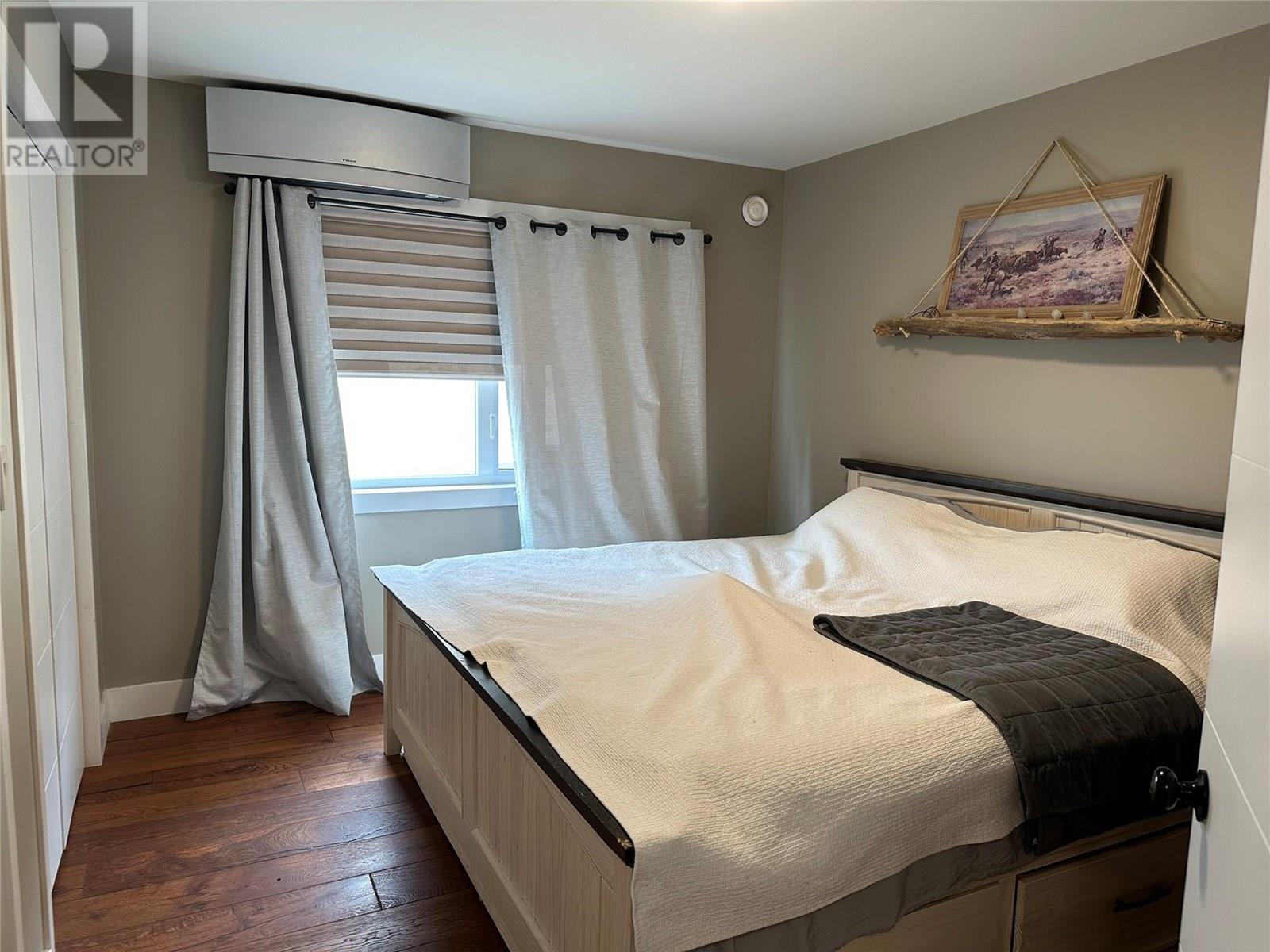 3655 Mclean Creek Road, Okanagan Falls, BC - Indoor Photo Showing Bedroom