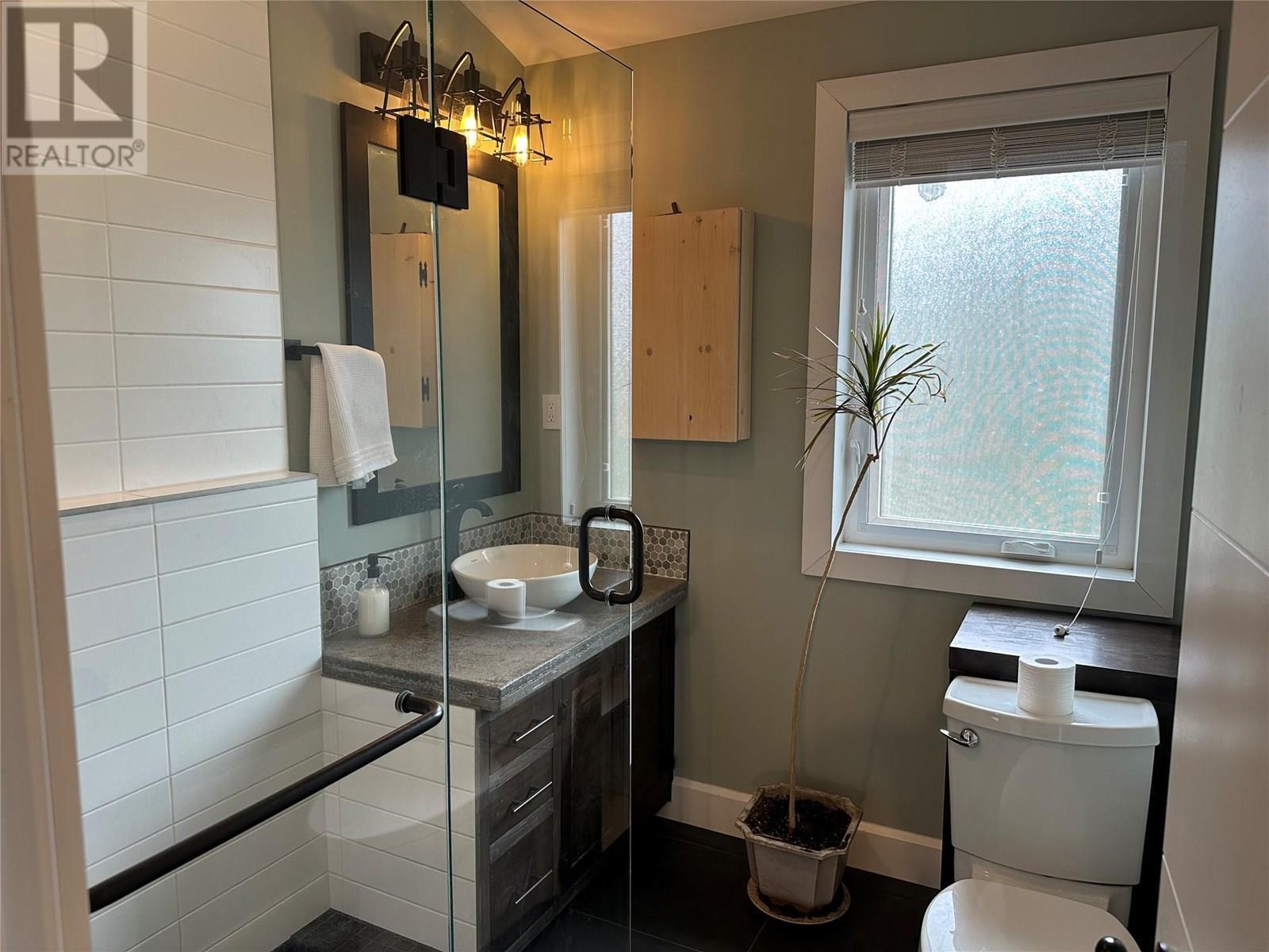 3655 Mclean Creek Road, Okanagan Falls, BC - Indoor Photo Showing Bathroom