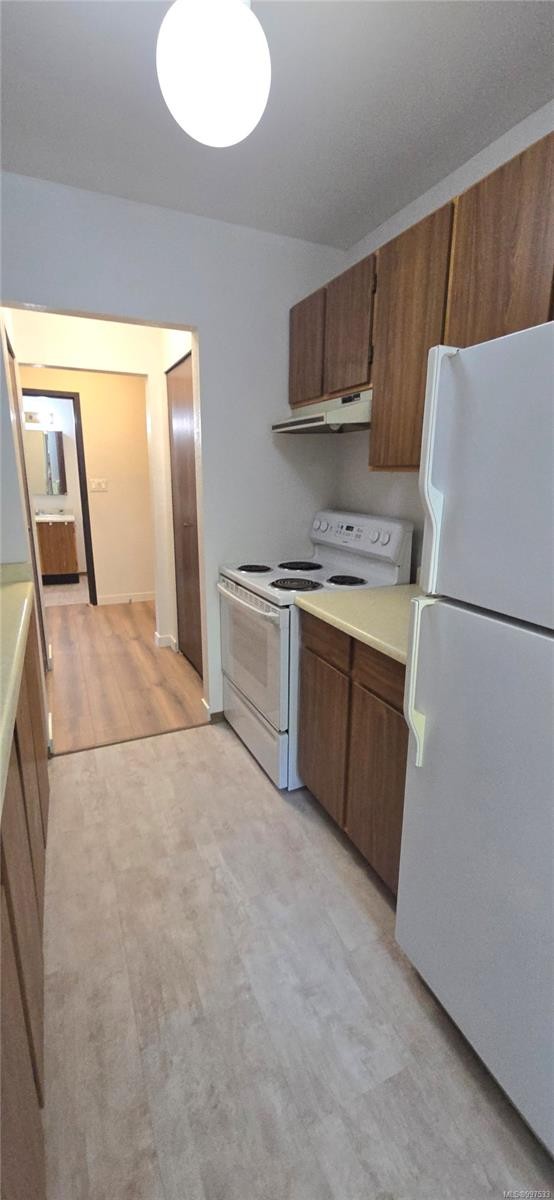 312-611 Macmillan Dr, Sayward, BC - Indoor Photo Showing Kitchen