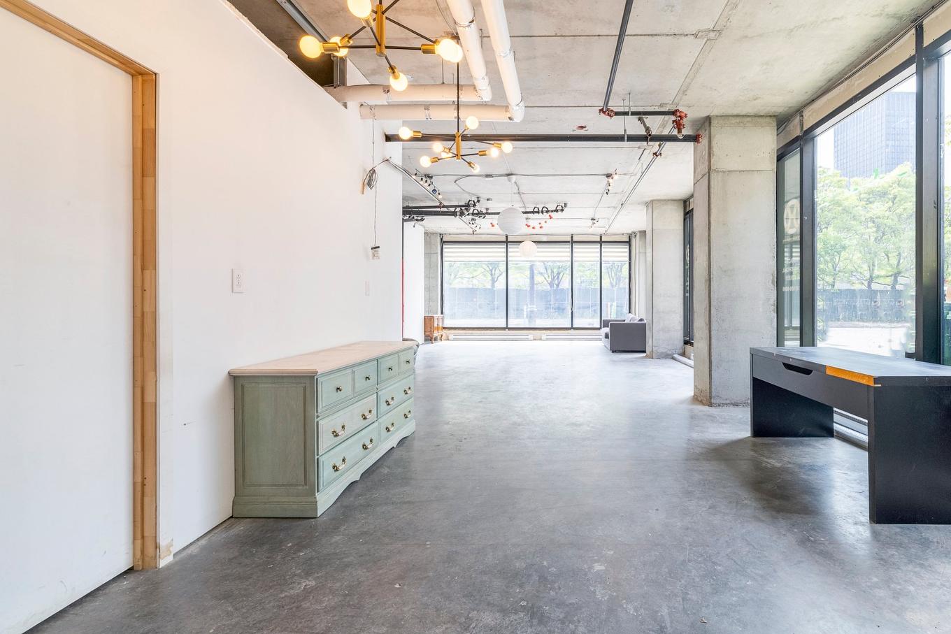 Reception area - 975 Rue Clark, Montréal (Ville-Marie), QC - Indoor Photo Showing Other Room