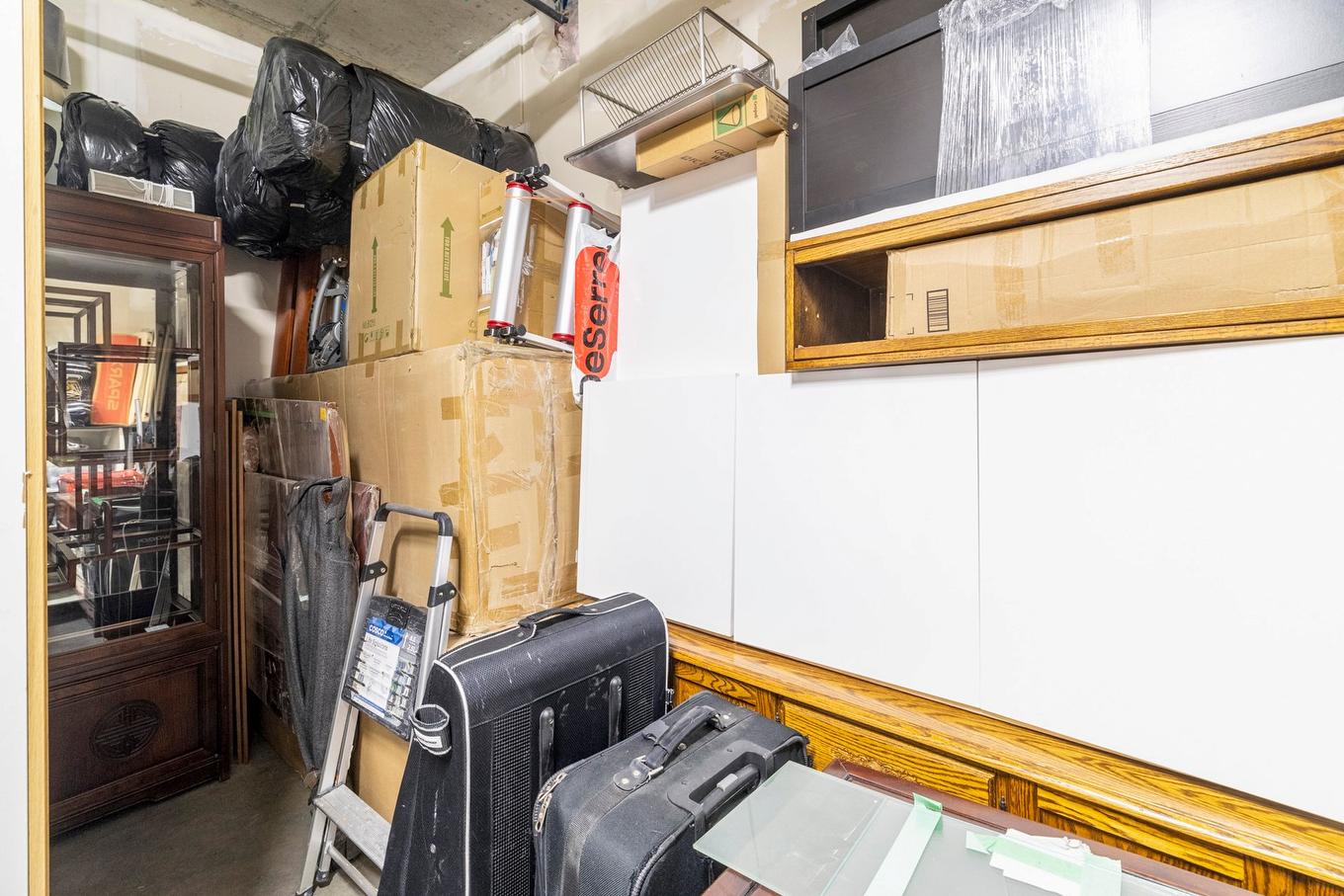 Storage - 975 Rue Clark, Montréal (Ville-Marie), QC - Indoor