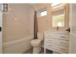 Front unit top bathroom -
