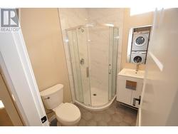 Front unit bottom bathroom -