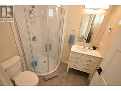 Back unit main floor bathroom -