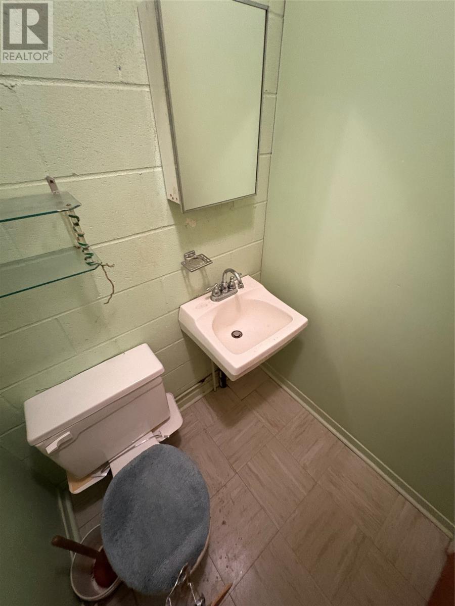 11 Commonwealth Drive, Botwood, NL