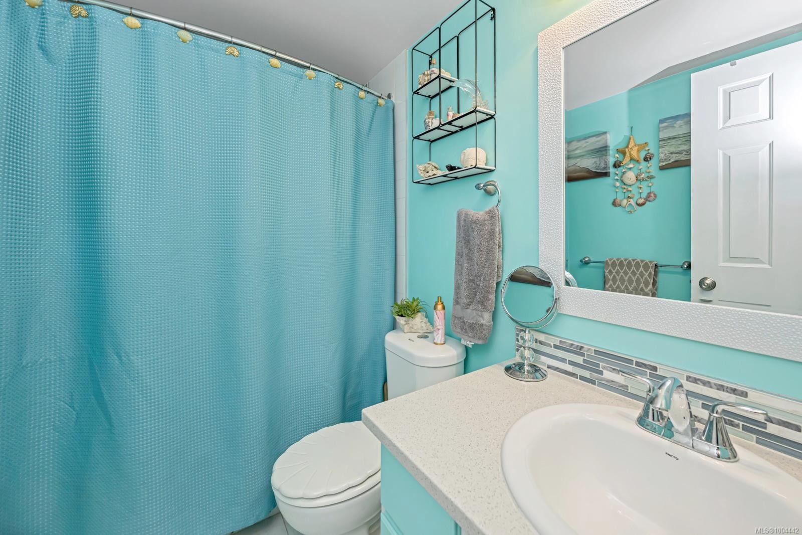 206-1223 Johnson St, Victoria, BC - Indoor Photo Showing Bathroom