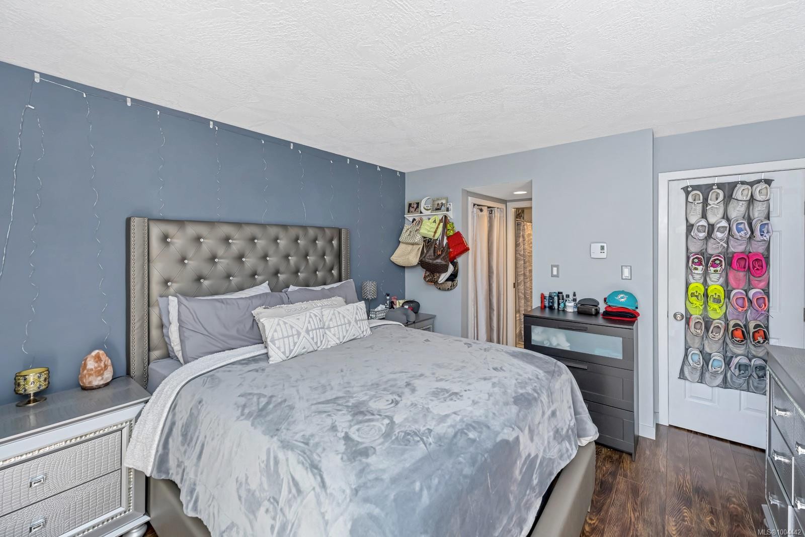 206-1223 Johnson St, Victoria, BC - Indoor Photo Showing Bedroom