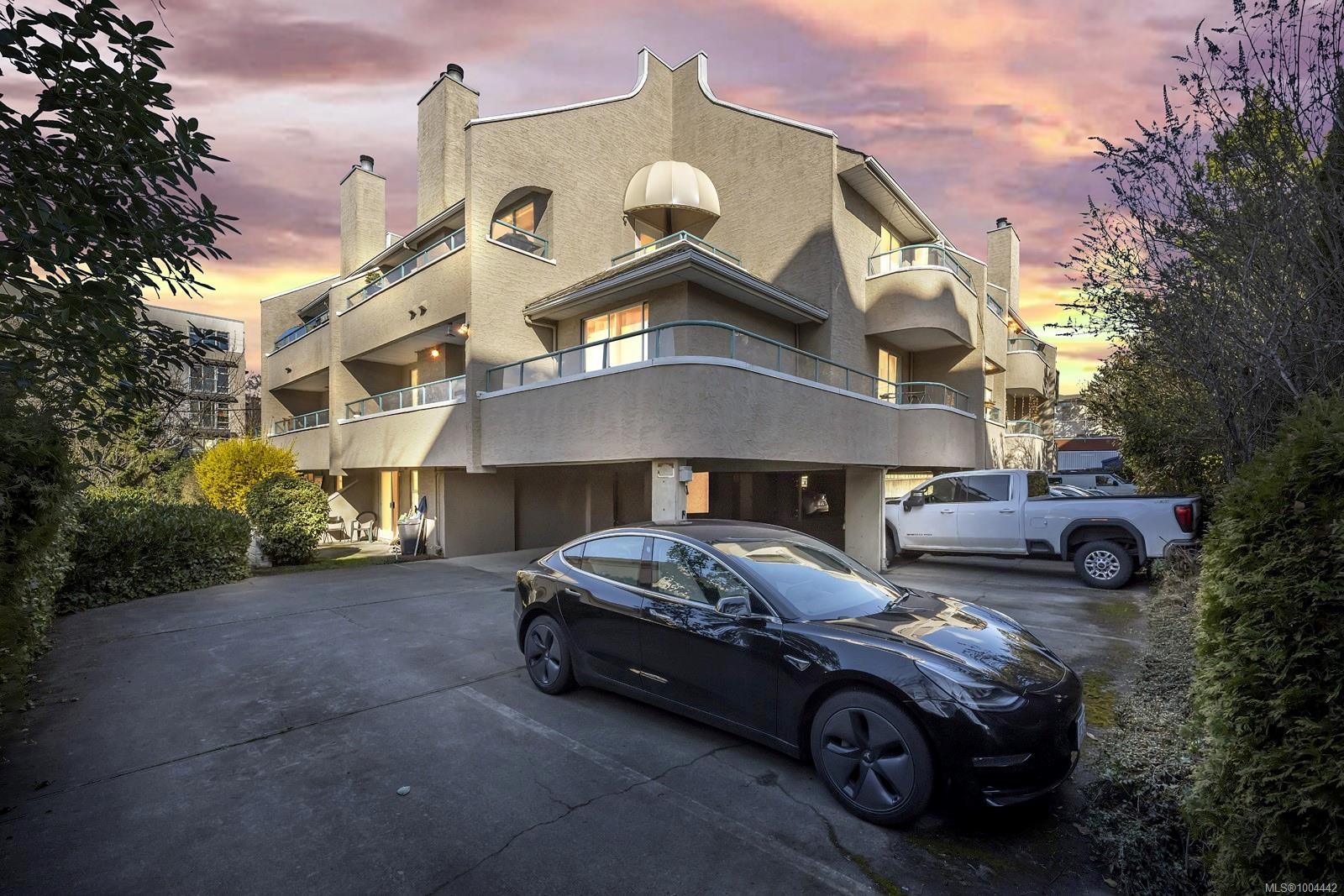 206-1223 Johnson St, Victoria, BC - Outdoor