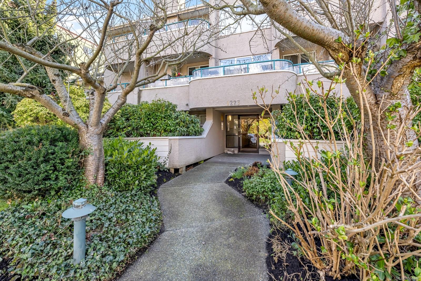 206-1223 Johnson St, Victoria, BC - Outdoor