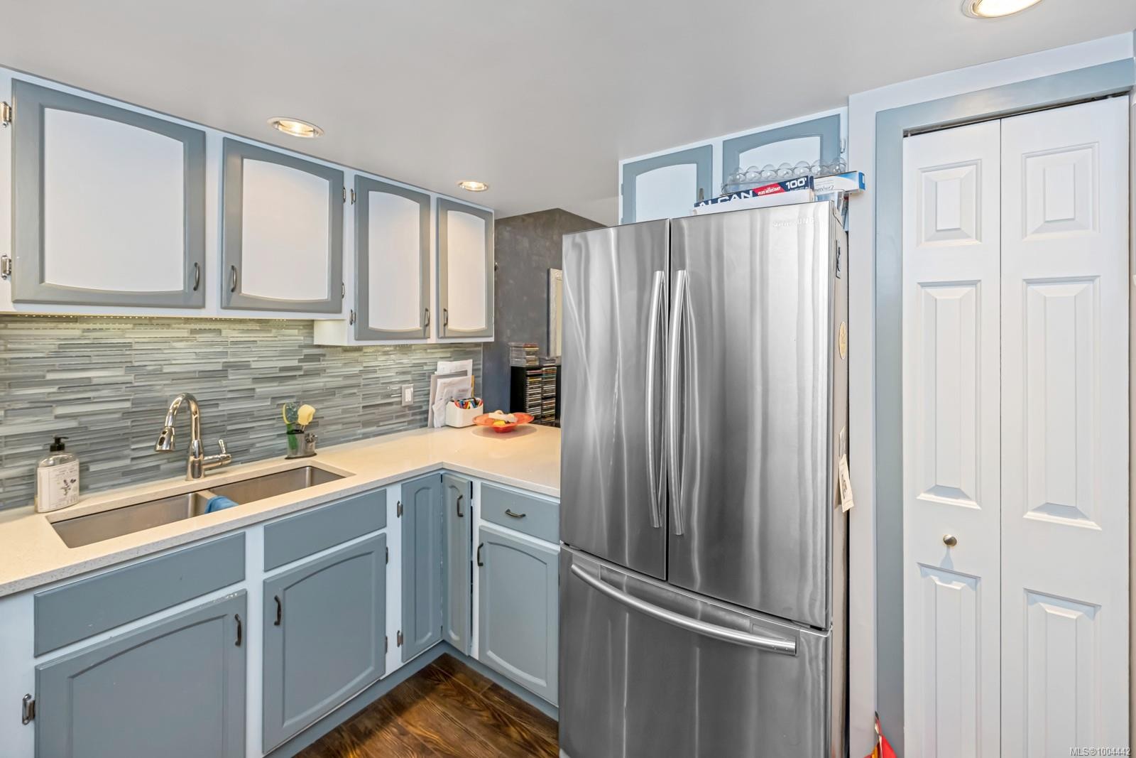 206-1223 Johnson St, Victoria, BC - Indoor Photo Showing Kitchen With Double Sink