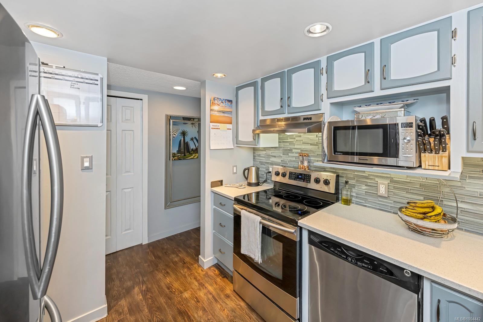 206-1223 Johnson St, Victoria, BC - Indoor Photo Showing Kitchen With Stainless Steel Kitchen