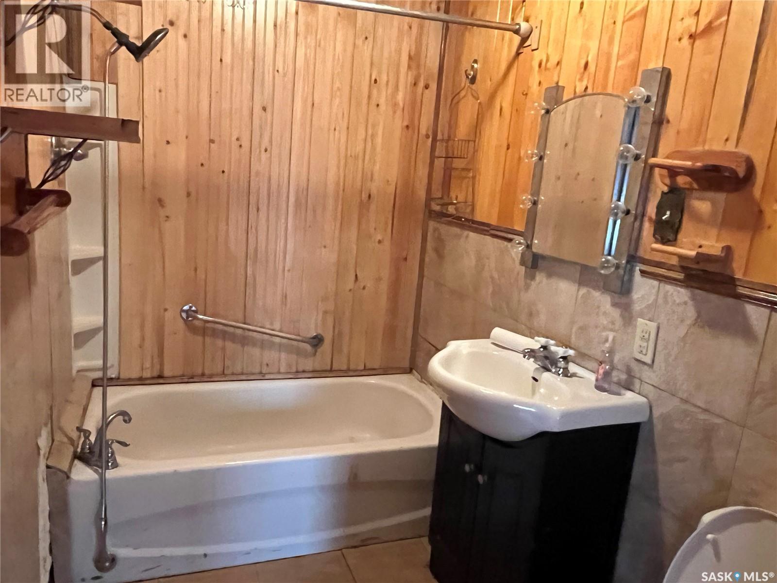 317 Moore Street, Foam Lake, SK - Indoor Photo Showing Bathroom