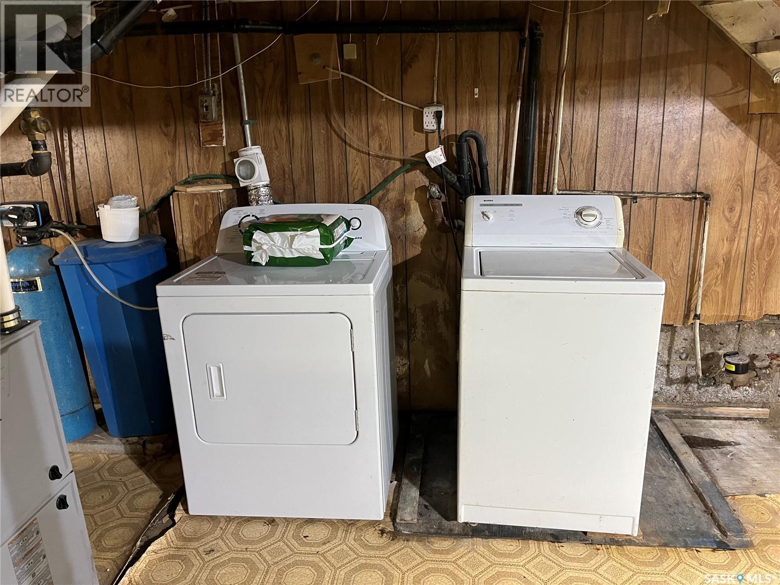 317 Moore Street, Foam Lake, SK - Indoor Photo Showing Laundry Room