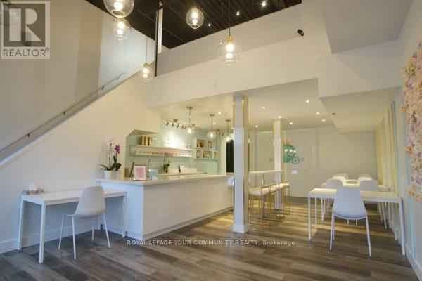 Front door entrance - 6 - 100 Ringwood Drive, Whitchurch-Stouffville, ON