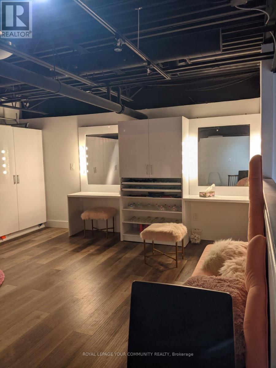 6 - 100 Ringwood Drive, Whitchurch-Stouffville, ON