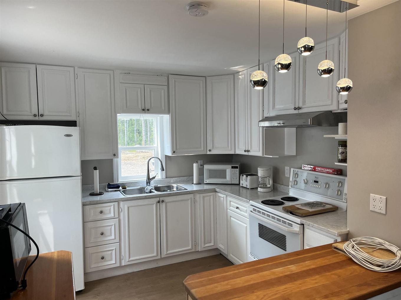 37 Rudolph Road, Thunder Bay, ON - Indoor Photo Showing Kitchen With Double Sink