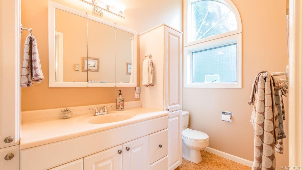 8 Pirates Lane, Protection Island, BC