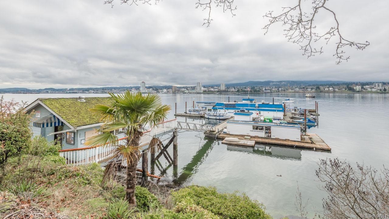 8 Pirates Lane, Protection Island, BC