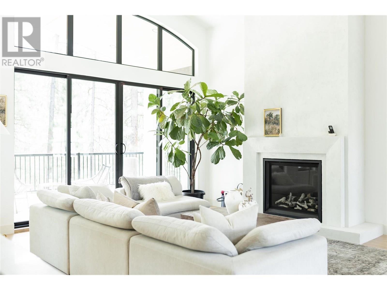 2690 Placer Place, Grand Forks, BC - Indoor Photo Showing Living Room With Fireplace