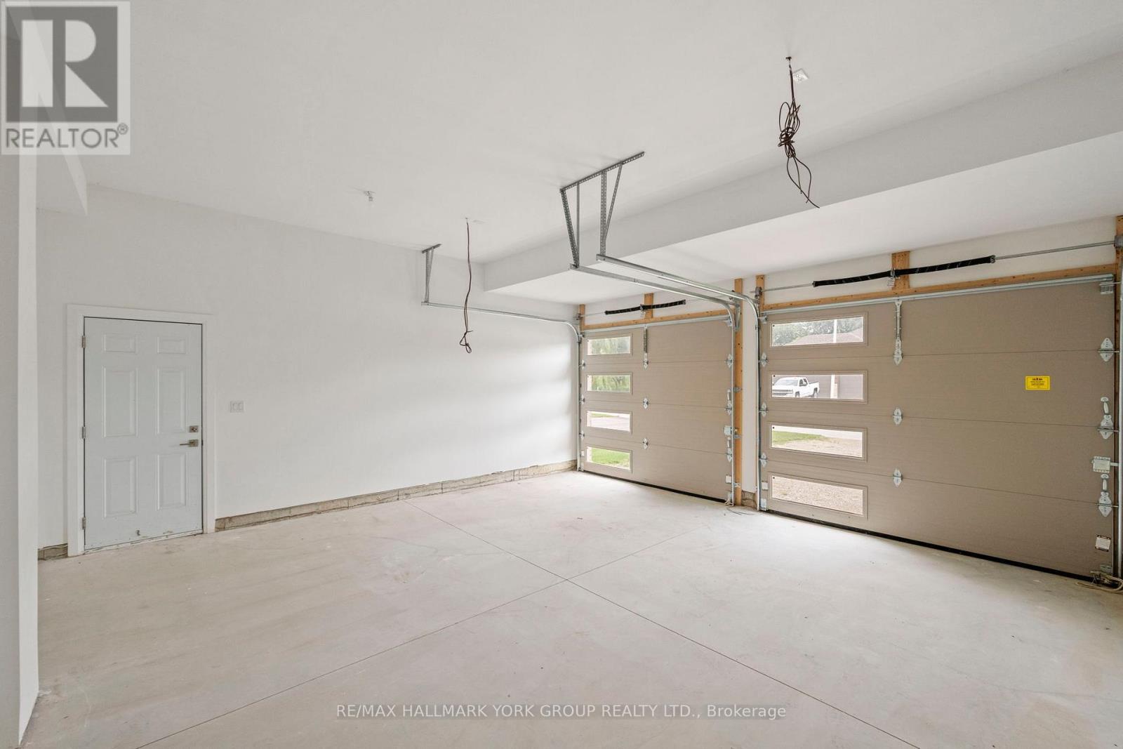 246 Leitch Street, Dutton/Dunwich, ON - Indoor Photo Showing Garage