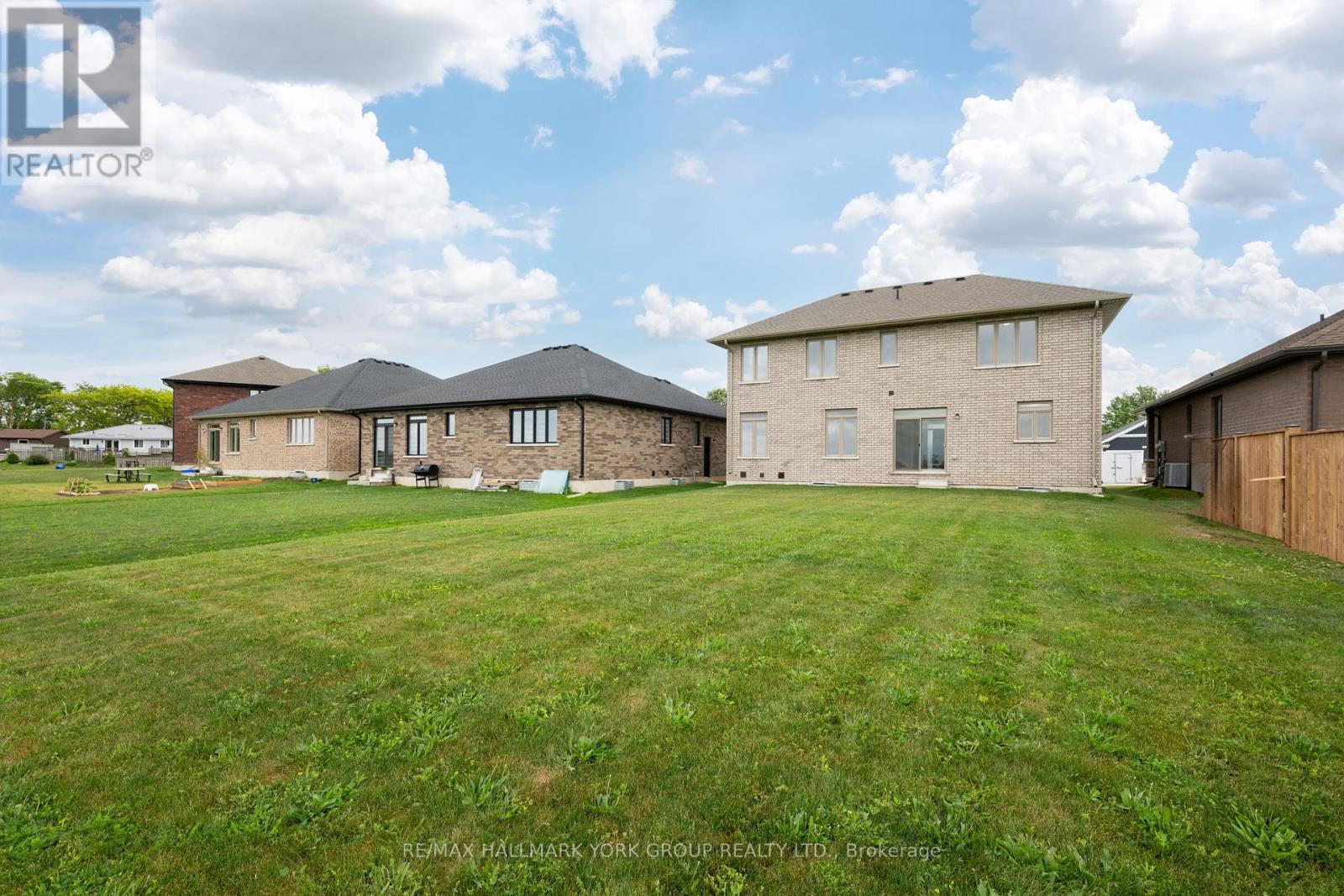 246 Leitch Street, Dutton/Dunwich, ON - Outdoor