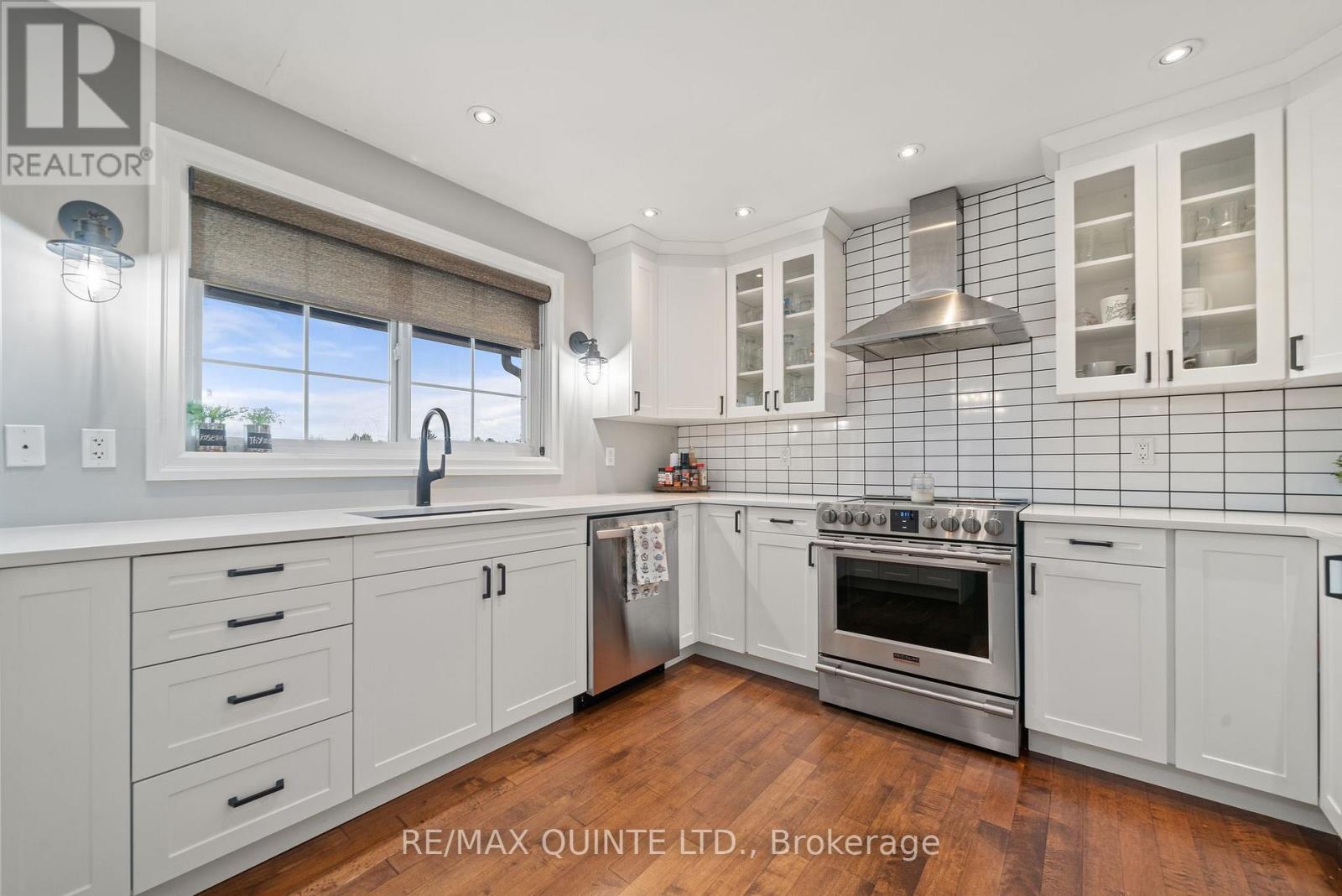 27 Charles Road, Tweed (Hungerford (Twp)), ON - Indoor Photo Showing Kitchen With Upgraded Kitchen