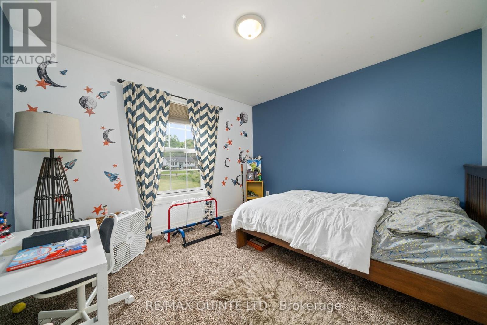27 Charles Road, Tweed (Hungerford (Twp)), ON - Indoor Photo Showing Bedroom