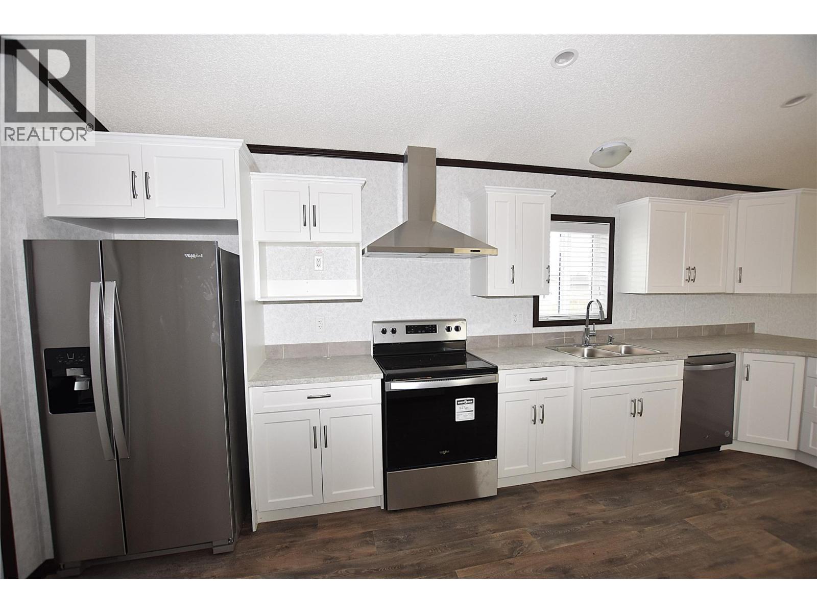 bright while kitchen - 61 Antoine Road Unit# 24, Vernon, BC