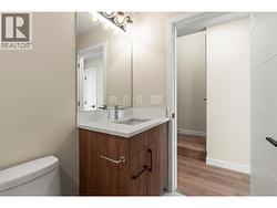 Upstairs Full Bathroom -