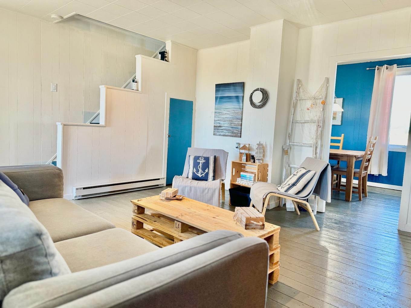 Living room - 402 Ch. De La Martinique, Les Îles-De-La-Madeleine, QC - Indoor Photo Showing Other Room