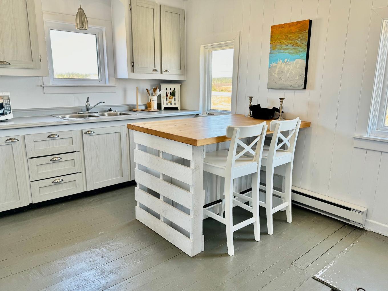 Kitchen - 402 Ch. De La Martinique, Les Îles-De-La-Madeleine, QC - Indoor Photo Showing Kitchen With Double Sink